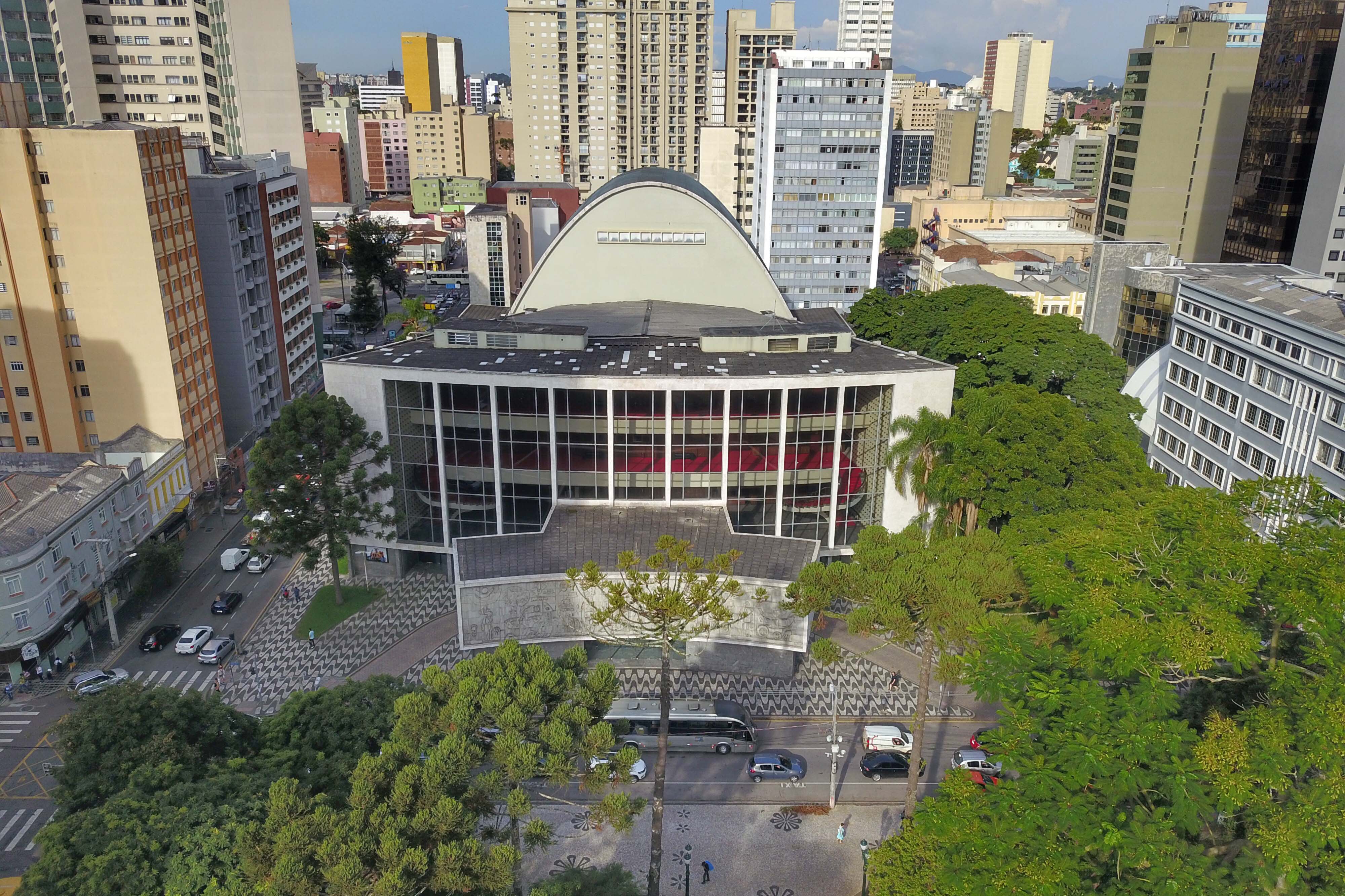 Fachada do Teatro Guaíra